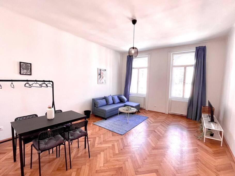 Brand New Spacious & Stylish Aptmt In City-Centre Wina Bagian luar foto
